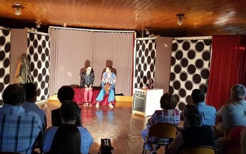 Bánsági Vándorszínház: teltházas előadás Kisjenőben