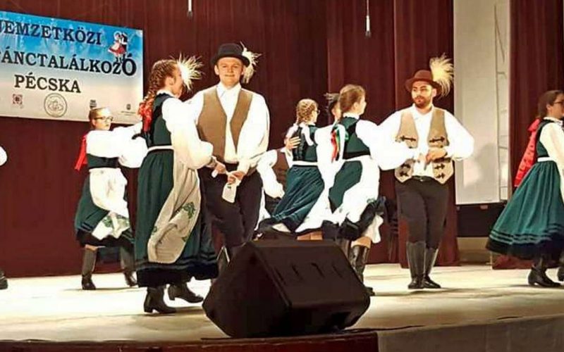 Pécska: magyar néptáncok három országból