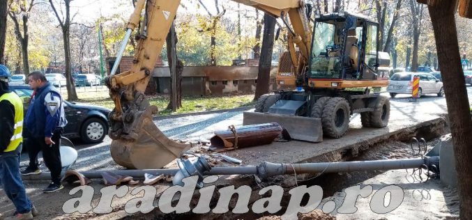 Majdnem halálos baleset történt a belvárosban: kidöntöttek egy villanyoszlopot