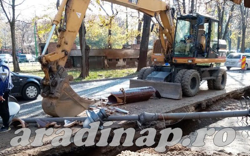 Majdnem halálos baleset történt a belvárosban: kidöntöttek egy villanyoszlopot