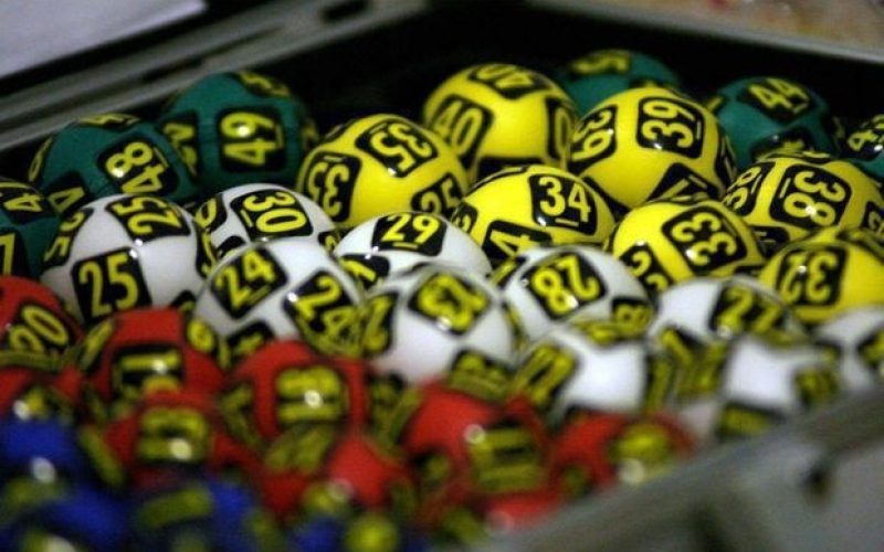 Aradon fogadott a 100 ezer lejt bezsebelő lottózó
