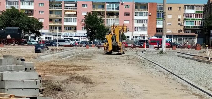 Fizetős parkoló a vasútállomás előtt