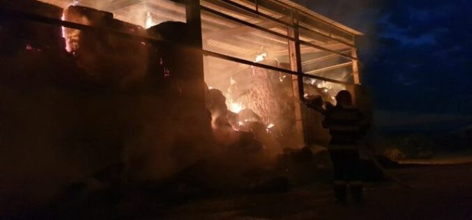 Tűz Nagyiratoson, Zimándújfalun: szénabálák égtek