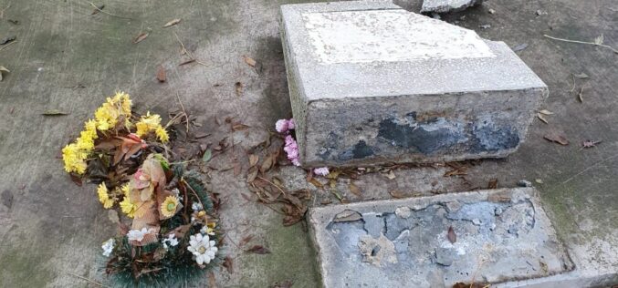 Tizenegy sírt gyaláztak meg a vadászi református temetőben