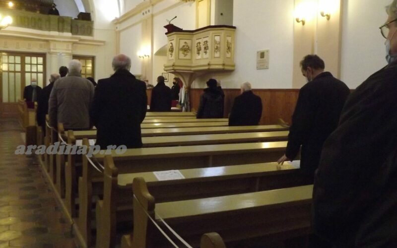 Szomorú: hivatalosságok nélkül kongott volna a templom az ürességtől [VIDEÓ]
