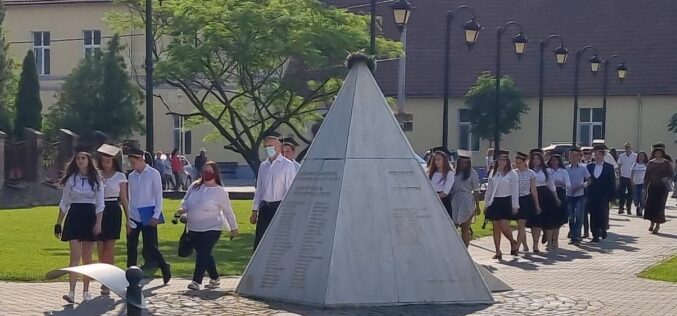 Elballagtak a Pécskai 2-es számú Általános Iskola végzősei