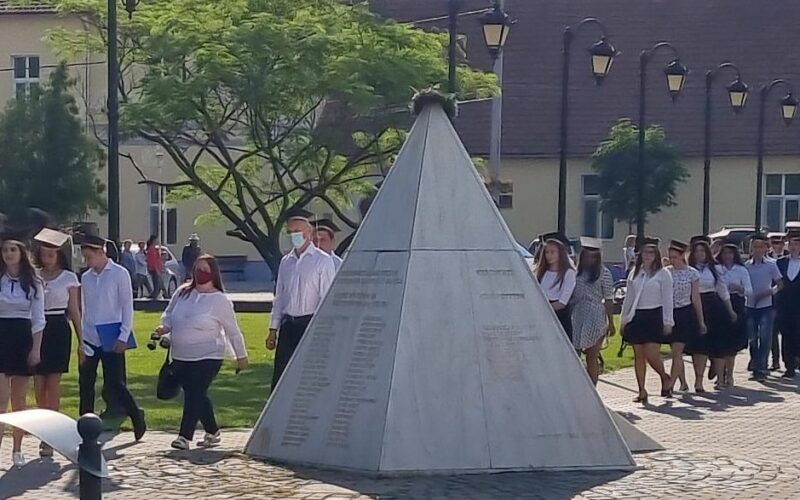 Elballagtak a Pécskai 2-es számú Általános Iskola végzősei