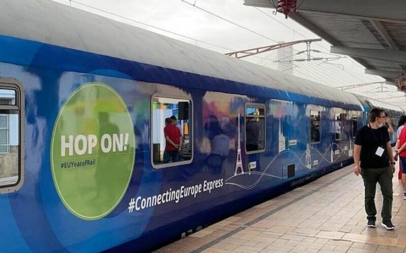 Éjfél után érkezik Aradra a Connecting Europe Express szerelvénye