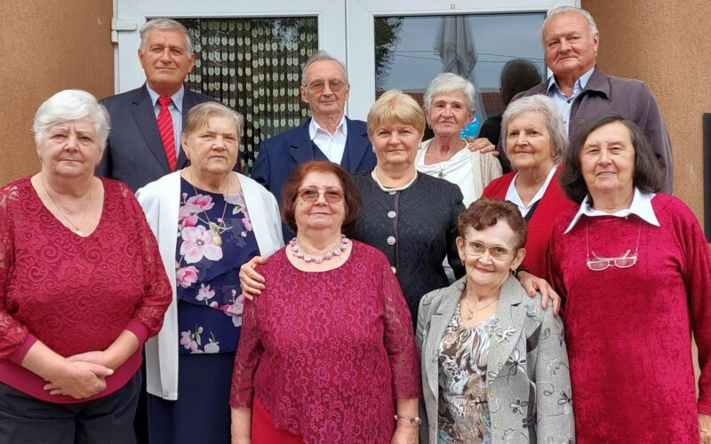 Ötvenöt éves osztálytalálkozó Pécskán