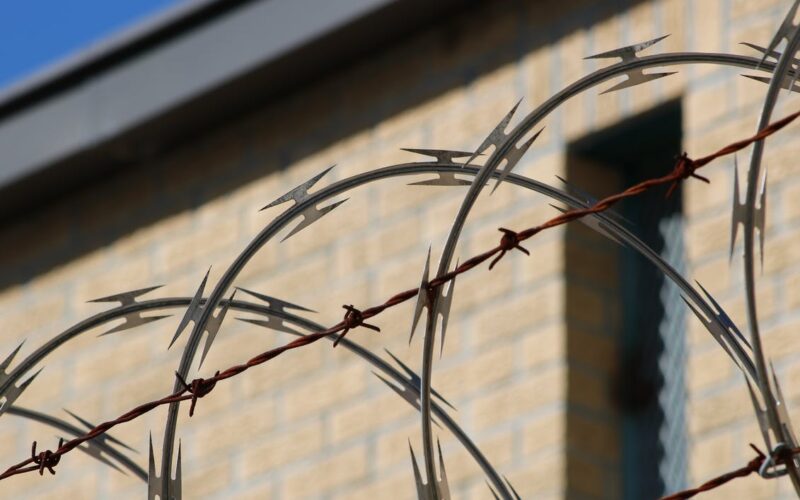 Aradi fegyőr drogot vitt volna be az egyik fogvatartottnak