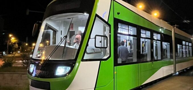 Próbajáraton Bukarestben a leszállított első aradi villamos