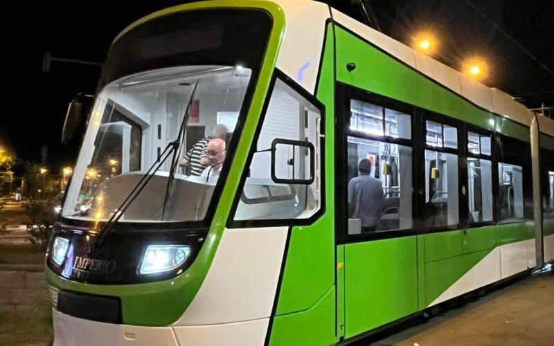 Bukarest úgy vette az aradi villamosokat, hogy a megállók nem elég hosszúak