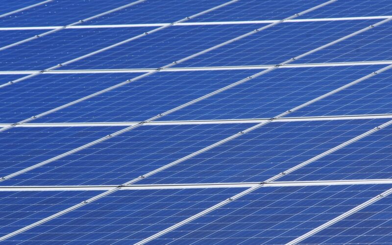 Jövőre kezdik építeni Arad megyében Európa legnagyobb napelem parkját