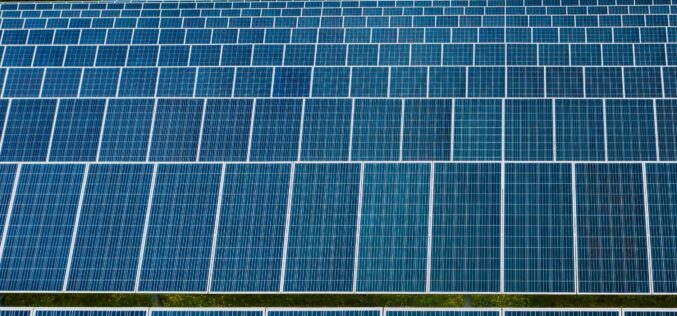 Nyáron kezdik építeni Európa legnagyobb napelem parkját Arad megyében