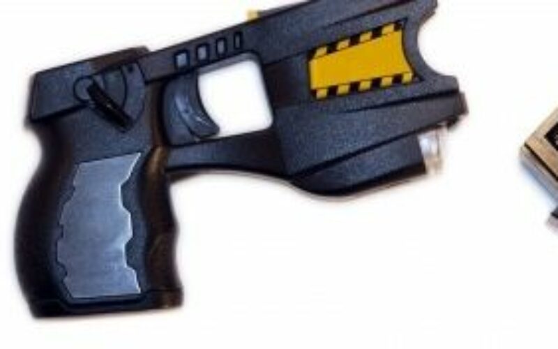 Házkutatások: fegyverkereskedelem-hálózat