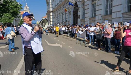 Szülők, diákok is támogatták a pedagógusok kivonulását