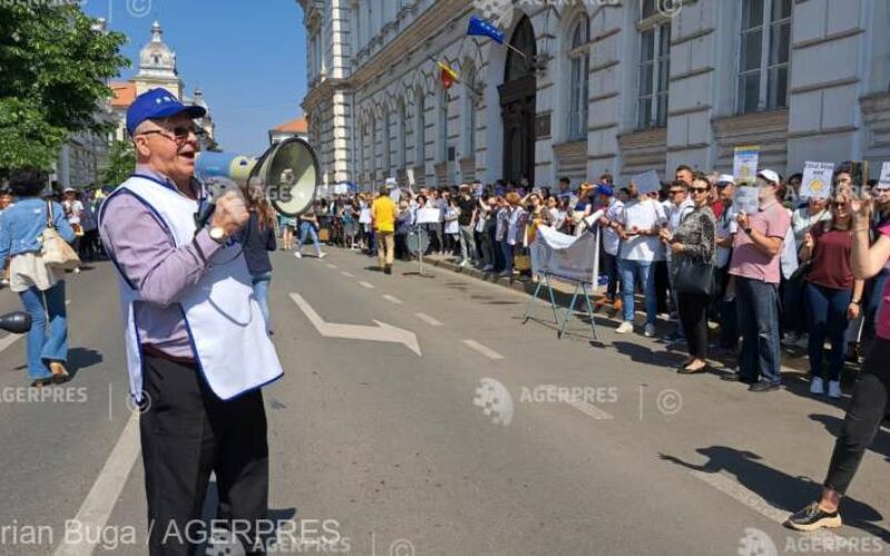 Szülők, diákok is támogatták a pedagógusok kivonulását