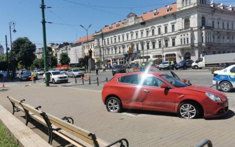 A városháza előtt, padon ülve se biztonságos