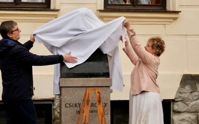 Felavatták Csiky Gergely mellszobrát