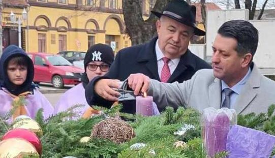 Adventi gyertyagyújtás Pécskán