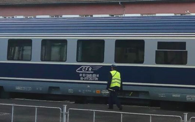 Dízelmozdony húzogat Radna és Iltő között