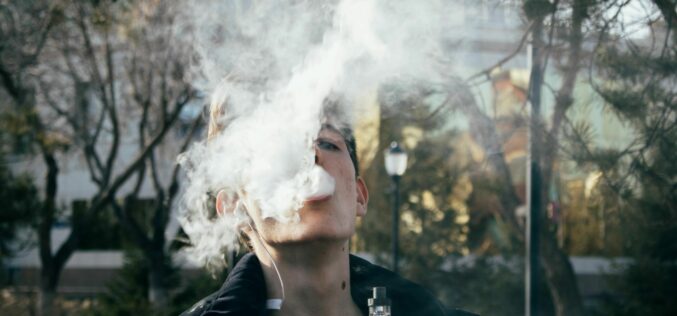 Betiltották az elektromos cigaretták reklámozását