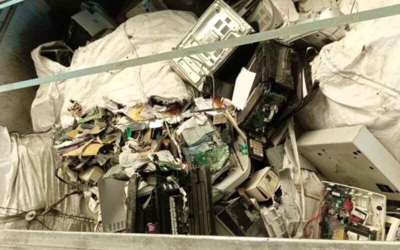 Három kamionnyi hulladékot küldtek vissza