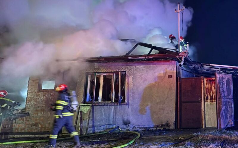 Tűzoltó szomszédja mentette ki az égő házból