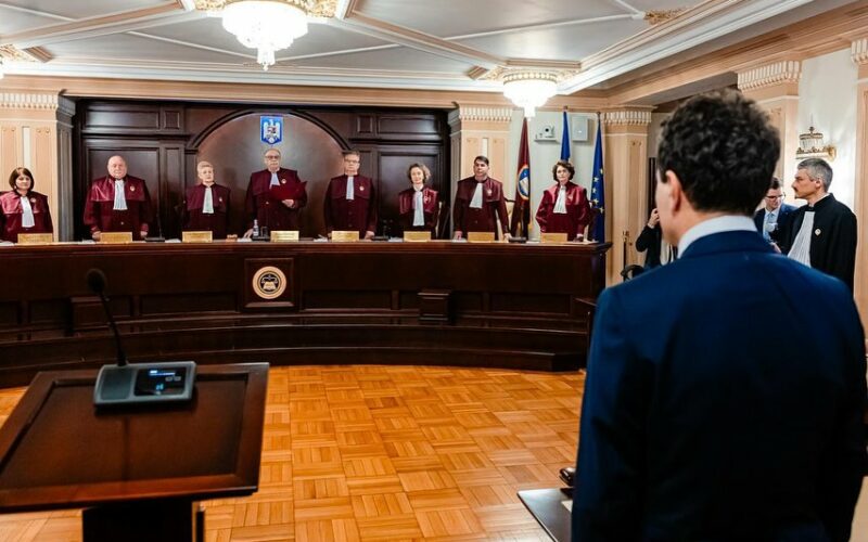 Nicuşor Dan hétfőn teszi le a hivatali esküt