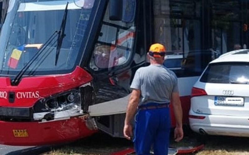 Autóval ütközött a villamos