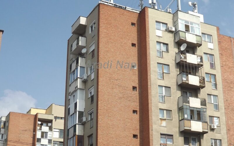 Hétfőtől ingyenes telekkönyvi és kataszteri kivonatok