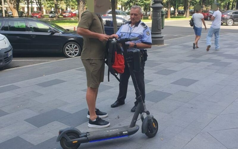 Büntették a járdán közlekedő kerékpárosokat, rollereseket