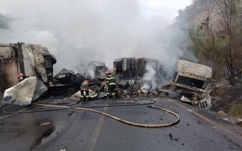 Kigyulladt egy kamion a Maros-völgyében