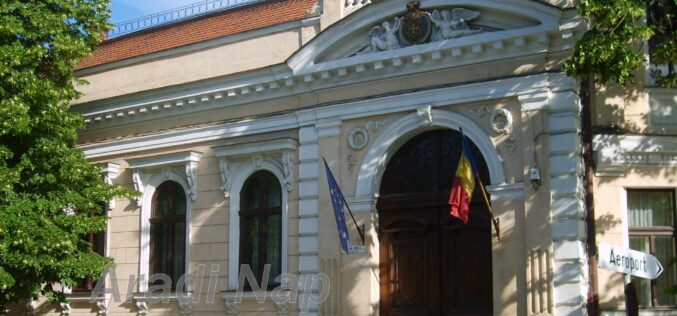 Ortodox hívek tüntettek Aradon az érsekség előtt
