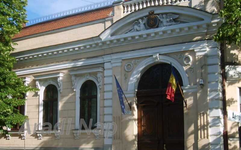 Ortodox hívek tüntettek Aradon az érsekség előtt