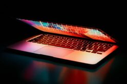 Szigorítják a kiskorúak internetes szolgáltatásokhoz való hozzáférhetőségét