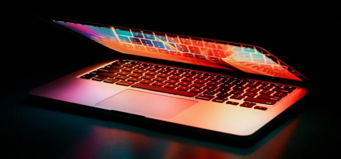 Szigorítják a kiskorúak internetes szolgáltatásokhoz való hozzáférhetőségét