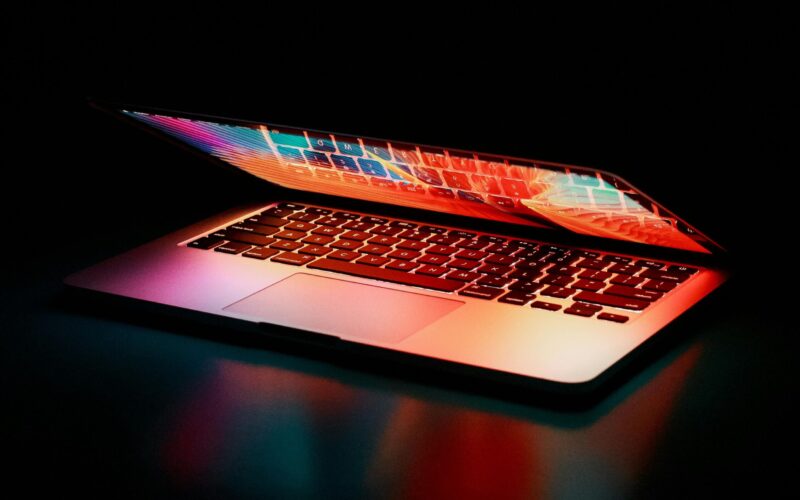 Szigorítják a kiskorúak internetes szolgáltatásokhoz való hozzáférhetőségét