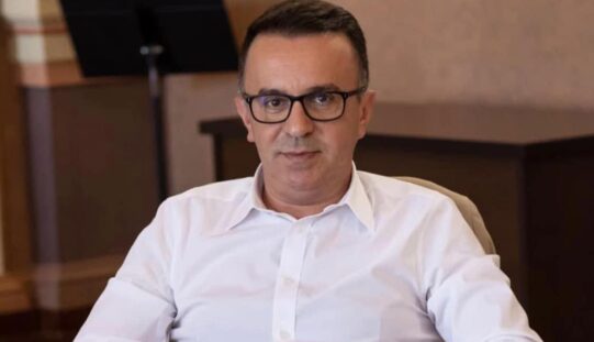 Lemondott a szocdemek egyik aradi tanácsosa