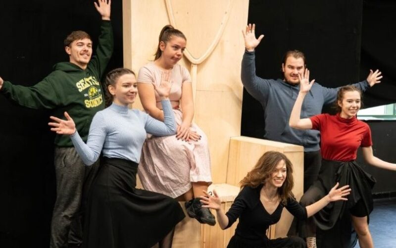 A “Furfangos mese” darabbal kezdődnek a gyermekelőadások Békéscsabán