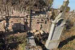 A katolikus temetőben rongáltak sírokat