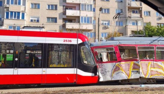 Két villamosvezető és két diszpécser a felelős