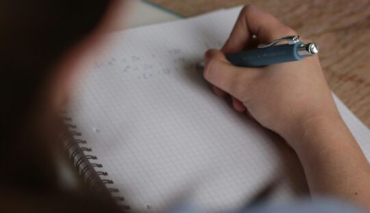 A házifeladatok terhe, a vidéki oktatás hátrányos helyzete