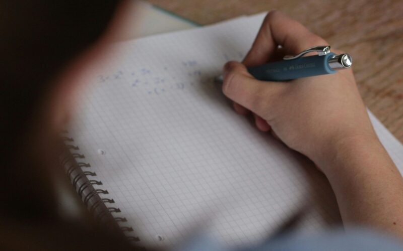 A házifeladatok terhe, a vidéki oktatás hátrányos helyzete