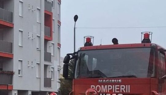 Füstölgött a panelház