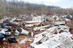 Illegális családi hulladékraktár