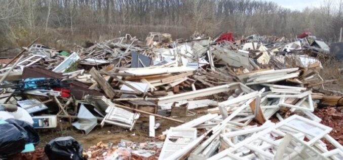 Illegális családi hulladékraktár