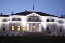 Karácsonyi vásár Soborsinban a királyi kastélynál