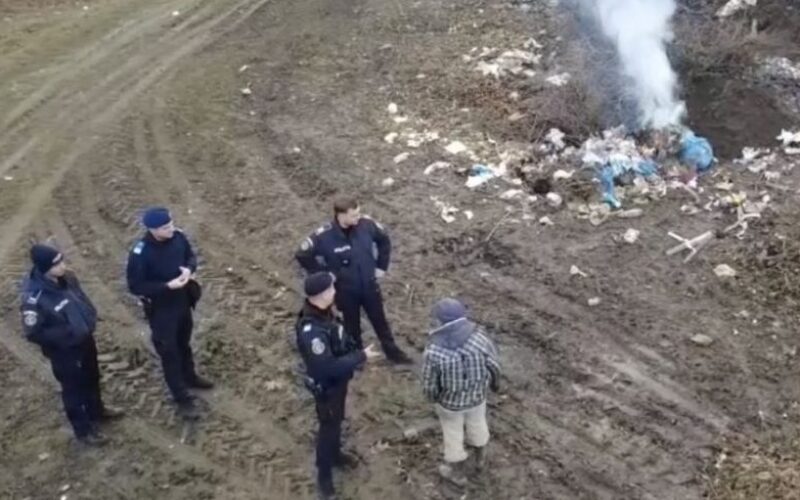 Székudvar szélén hulladékot égetett: drága füstölés