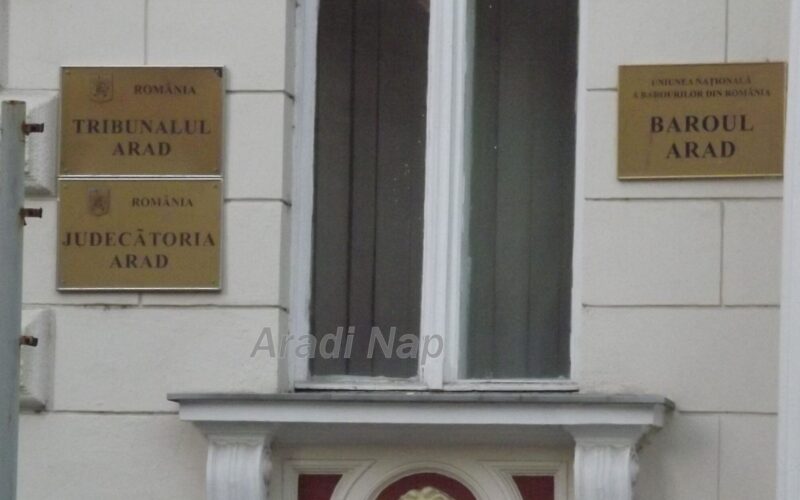 Belügyis és tűzoltói állásokat kínált pénzért